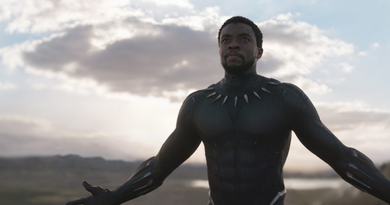 Chadwick Boseman als Black Panther als König T'Challa von Wakanda