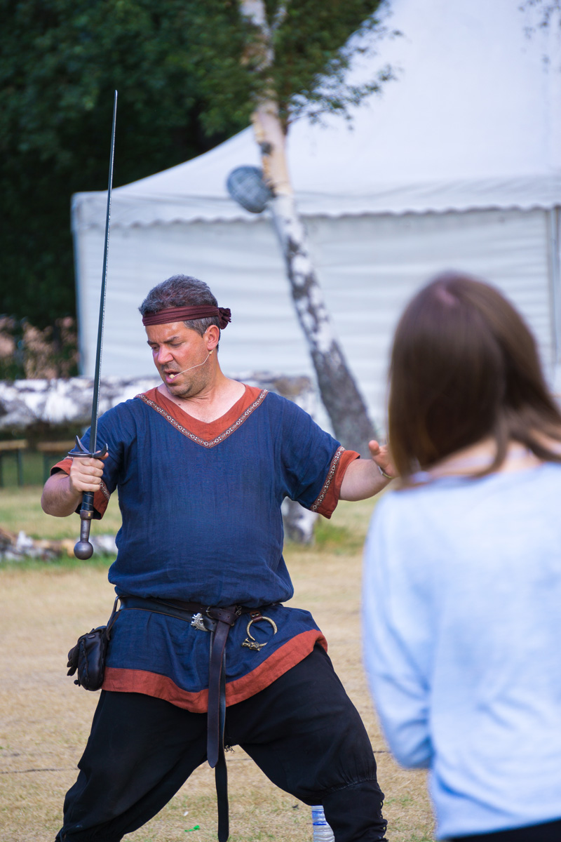 Schaukampf Schwertkampf Workshop auf dem Elbenwald Festival 2018