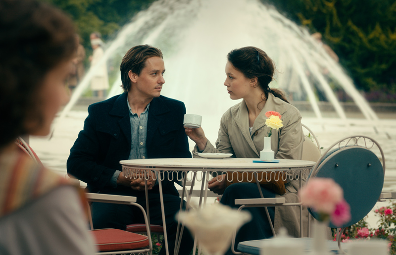 Tom Schilling und Pauka Beer Werk ohne Autor Never Look Away