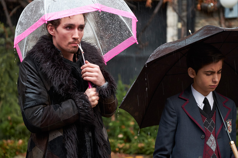 The Umbrella Academy Kritik Serienempfehlung auf Netflix mit Aidan Gallagher und Robert Sheehan