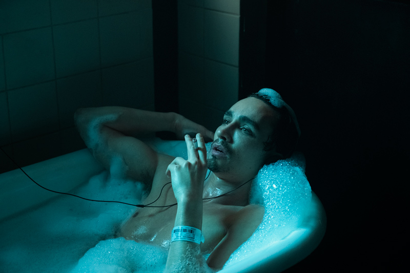 The Umbrella Academy Kritik Serienempfehlung auf Netflix mit Robert Sheehan als Klaus