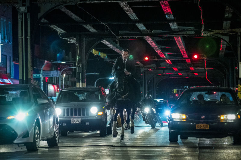 Keanu Reeves in John Wick 3 auf einem Pferd - Filmkritik