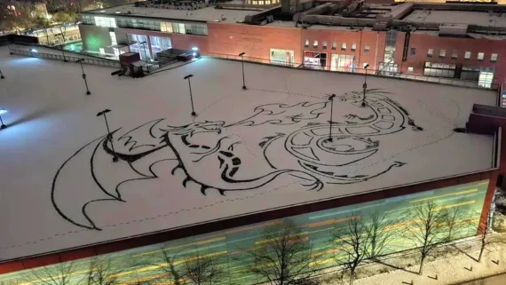 drache-im-schnee-hamburg-eez-elbe-einkaufszentrum-schneedrache-schneekunst-kuenstlerin