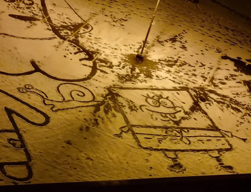 spongebob-im-schnee-hamburg-eez-elbe-einkaufszentrum-schneedrache-schneekunst-kuenstlerin-5